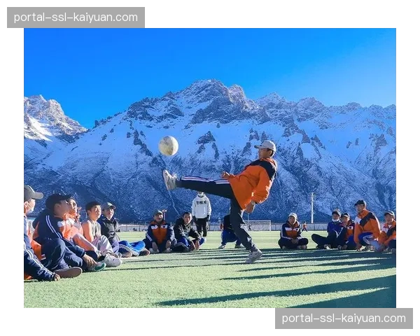 若在高原球场遭遇墨西哥，巴西队需提前进行适应性训练，球员体能分配成关键。